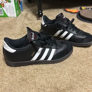 Sambas - hardly worn